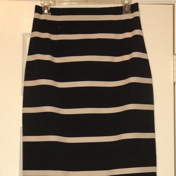 Banana Republic Dresses & Skirts - ⭐️HOST PICK⭐️BANANA REPUBLIC beige/dark navy Sz 6